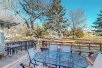 Lake-view, Dog-friendly 5BR w/ Fireplaces, Deck - 3 Sao