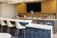 Holiday Inn & Suites COLUMBIA NE - FT JACKSON AREA by IHG - bar