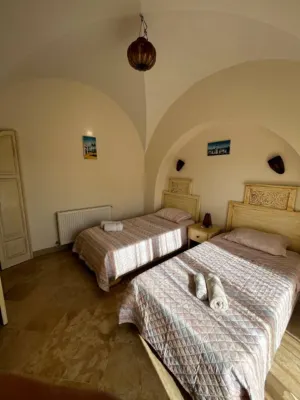 Grand Appartement Typique Arabesque Avec des Belles Terrasses Proche de la mer فنادق في 