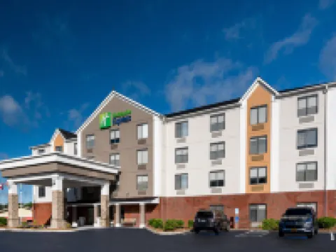 Holiday Inn Express HILLSVILLE by IHG Hotels in Woodlawn