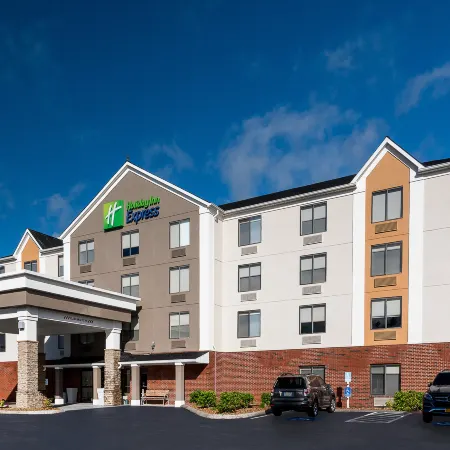 Holiday Inn Express HILLSVILLE by IHG