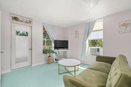 Home Town Takeover Downtown Stay!- Views of the Postcard Mural