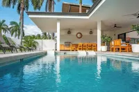 Casa Natalia: Luxurious Oceanfront Villa with Housekeeping and Concierge - Villas