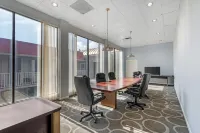 クオリティ イン & スイーツ カンファレンス センター