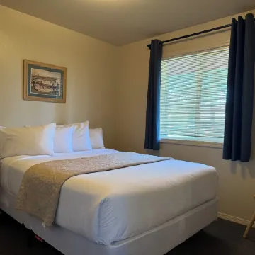 Mountain Landing Suites & RV Park