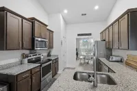 現代四卧室靠近海灘的帶加熱泳池的度假屋