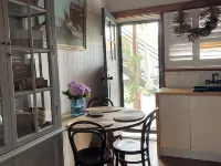 Beautiful Bar Beach - stay 300m to Sand & Surf. Walk to Cafes & Restaurants. Hotels in Merewether