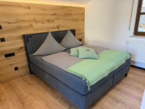 Cozy apartment on a quiet south-facing slope in close proximity to nature 諾伊舍瑙酒店