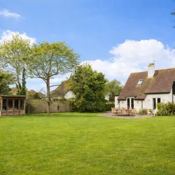 Spacious Coastal Family Home Sleeps 8