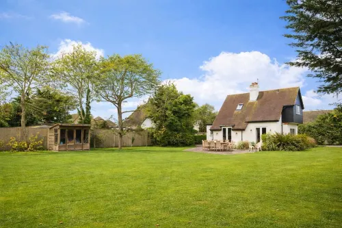 Spacious Coastal Family Home Sleeps 8