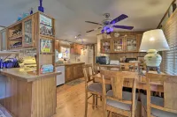 Quaint Chincoteague Island Hideaway w/ 2 Porches! - chambre d’hôtes