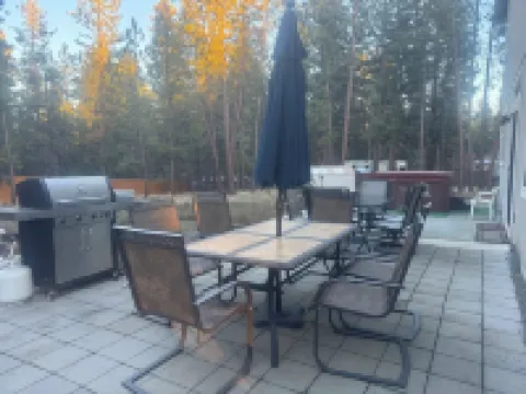 Magnificent Creater Road Retreat with 6 bedrooms and 3 bathroom on 1.2 acres.