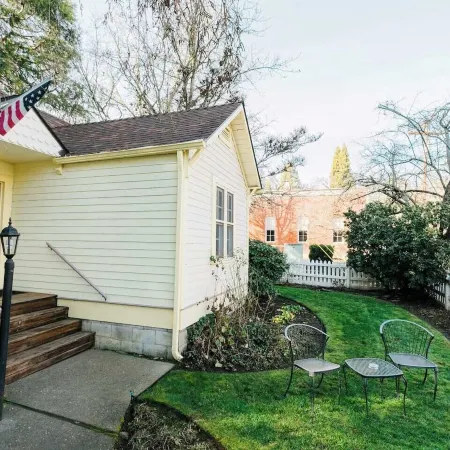 Cottage Nine in Jacksonville Отели в г. Джексонвилл