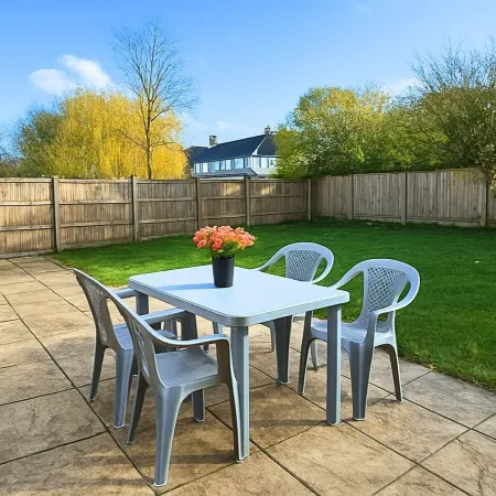 Harrow Family Home with Garden & Drive