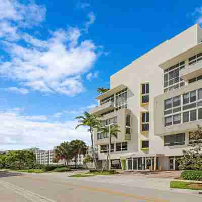 Roami at Sunny Isles Hotel Exterior