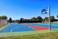 Near Detroit Metro Area New Baltimore Home! - Homestays