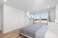 NEW Sleeps 7 Beach Fun Dining Palmaway