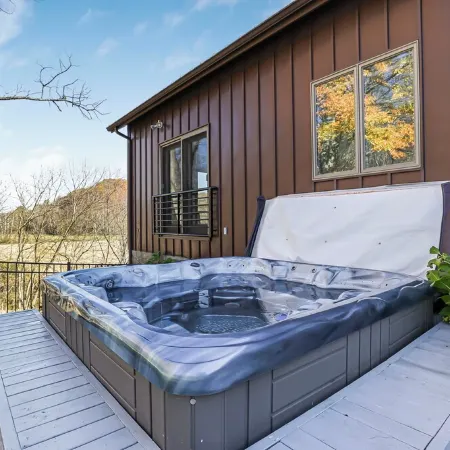 Hillside Haven on expansive grounds, heated pool, firepit, bocce court and more!