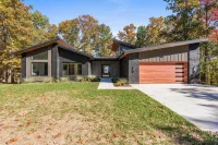 Secluded, modern, spectacular views, hot tub on 18 acres. Firepit,games & more!