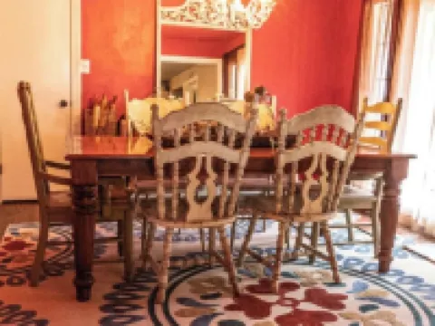 Cute and cozy cottage in Atoka, home of Reba’s Place. Hoteles en Atoka