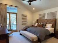 Newly renovated townhome near Town Ctr. Lone Peak views, rec room, new hot tub.