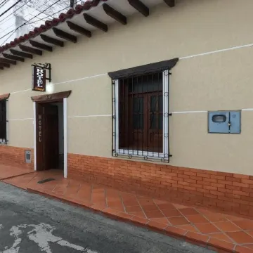 HOTEL COLONIAL A 100 MTS DE LA BASILICA