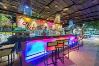 藍灣海灘別墅度假飯店-直達泳池&門口沙灘-普吉及甲米 - 酒吧