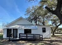 Cozy 2 BR Cottage with Inviting Sunroom, Spacious Yard and Ultimate Comfort