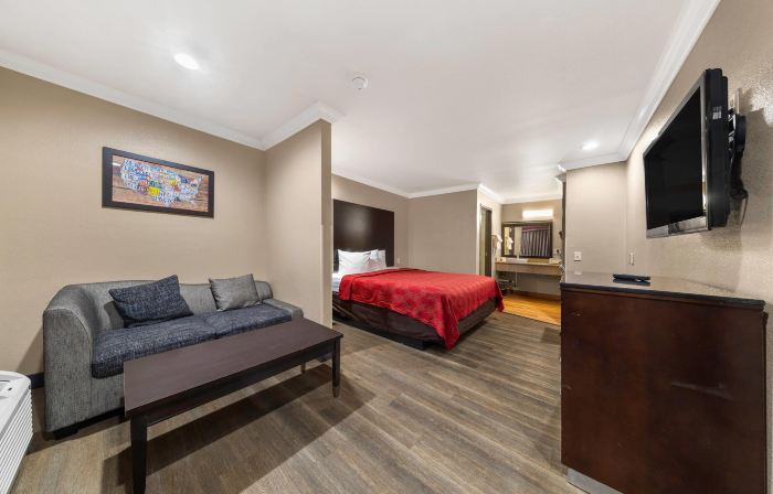 Econo Lodge Inn & Suites Escondido Downtown