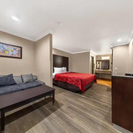Econo Lodge Inn & Suites Escondido Downtown