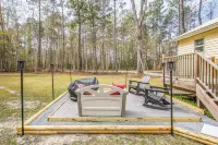 Bolivia Basecamp w/ Patio: 10 Mi to Oak Island - 3 estrellas