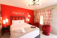 The Pink Flamingo - Ruby Del Sol - 4 stjerner