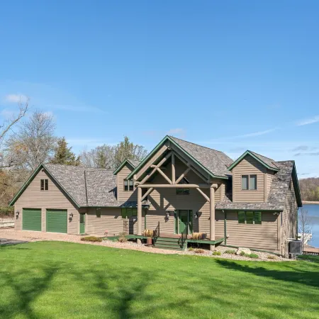 Maple Lake Chalet