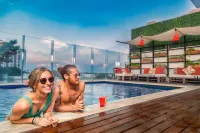 Nomads Hotel, Hostel & Rooftop Pool Cancun