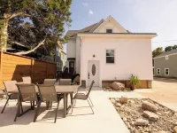 4-bedroom house in historic downtown Xenia w/WiFi, AC. Book your stay now!