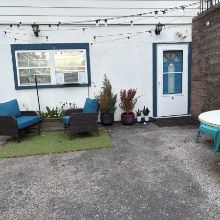 Lovely Cozy 2 Bedroom Apartment