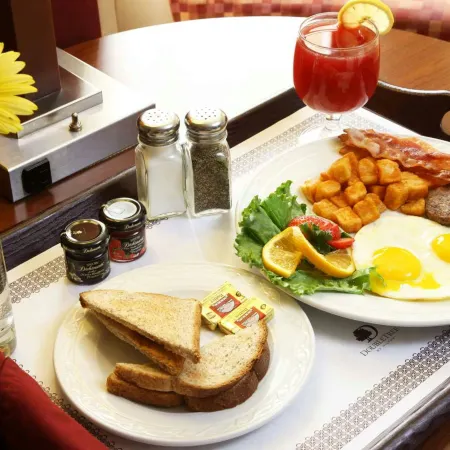 DoubleTree by Hilton Decatur Riverfront