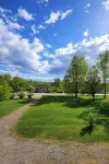 Charming 2-Bedroom Apartment in Rejmyre with Garden View - homestay