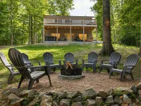 4 Bedroom Lakehouse w/ Hot Tub, Firepit, & Game Room Hotels in Trigg County