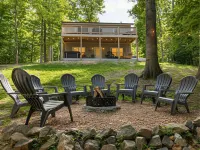 4 Bedroom Lakehouse w/ Hot Tub, Firepit, & Game Room