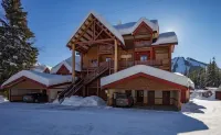 Red Mtn Views, Walk to Lift, 2 Bed, 2 Bath Condo. Fireplace!