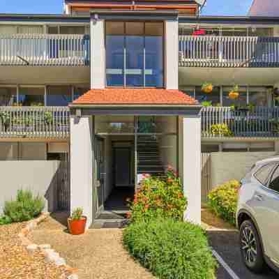 Airy & Arty 2-bed Old Kingston Foreshore Hotel Exterior
