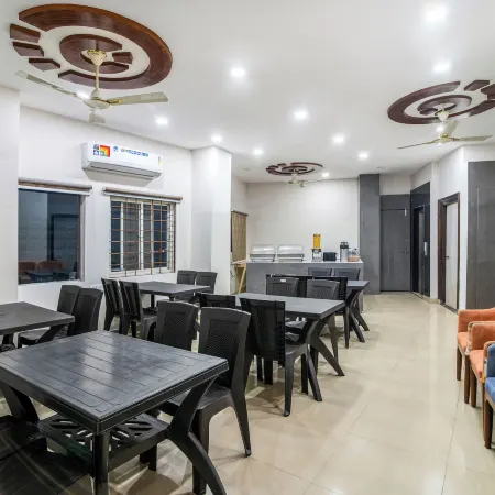 Treebo Address Inn, Banjara Hills Отели рядом с достопримечательностью «NTR Сад»