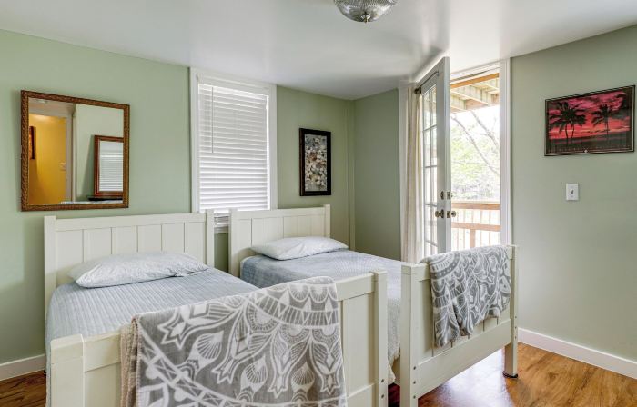 Riverside Franklin Townhome: 2 Private Balconies!