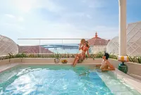 La Festa Phu Quoc, Curio Collection by Hilton - 游泳池