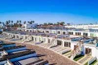 Bright Dog-Friendly Suite with Kitchenette, Heated Outdoor Pool, Hot Tub, Patio - Beach