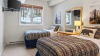 Crestline Retreat by Avantstay Luxury Mountain Condo Hot Tub + Game Room Steps to Big Boulder - Wifi