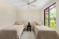 Recently Renovated Luxury Condo with Resort-Style Beach Club Access and Ocean Views - Wifi