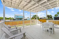Pet Friendly Beach House - Lazy Palms