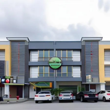 Clover Hotel Ipoh Отели рядом с достопримечательностью «Тематический парк MAPS Perak»